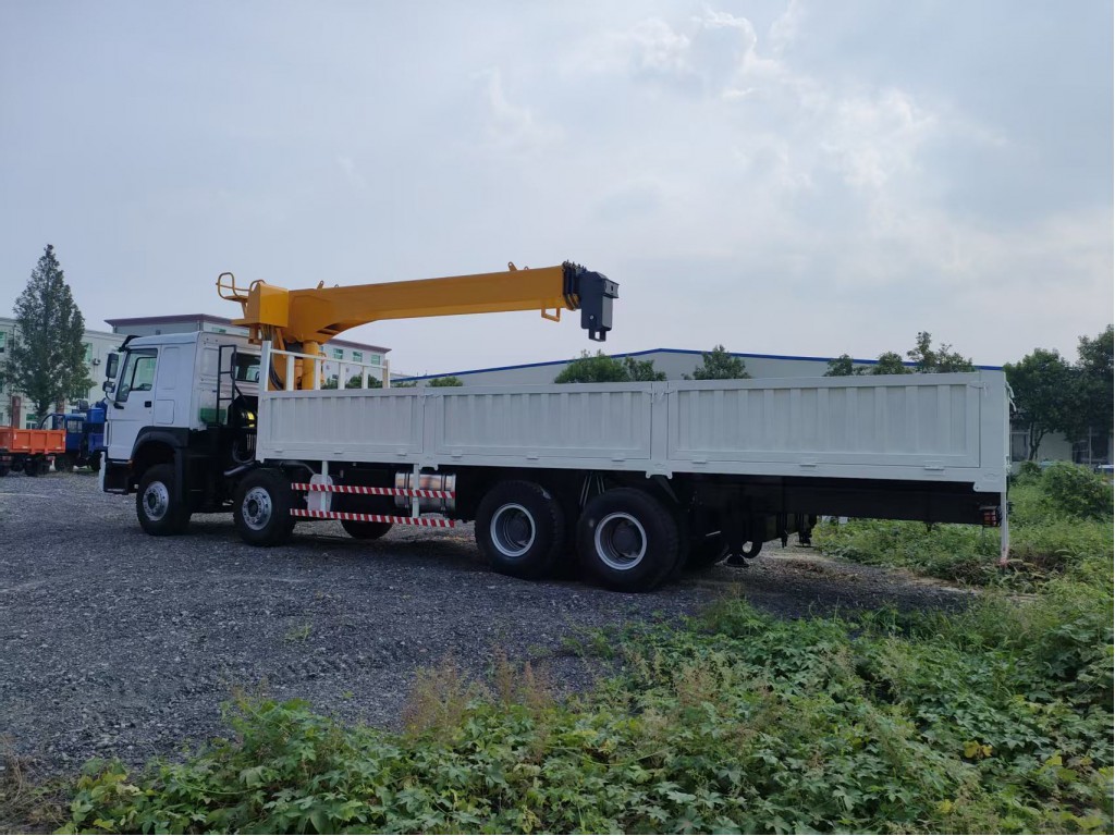 เครนติดกระเช้า 3 ตัน